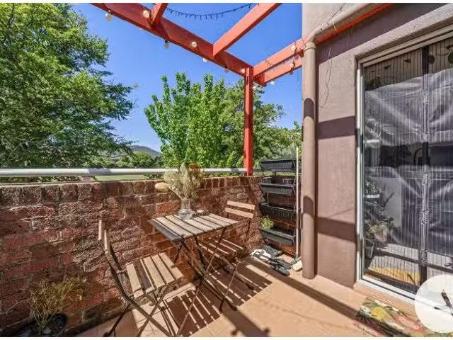 Just in! 12/19 23 Majura Ave, partson Apartment for rent List.