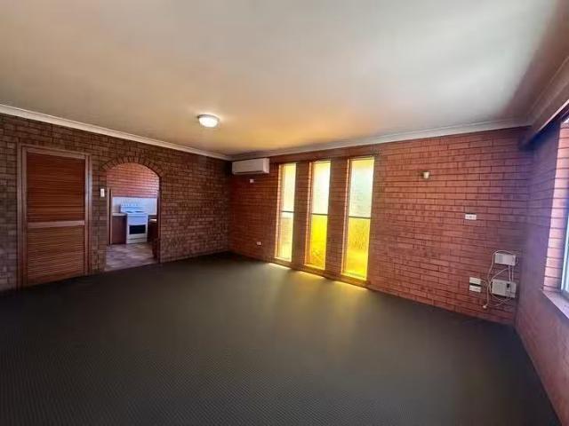 For Rent! 1/227 Canambe Street, Armidale, NSW 2350