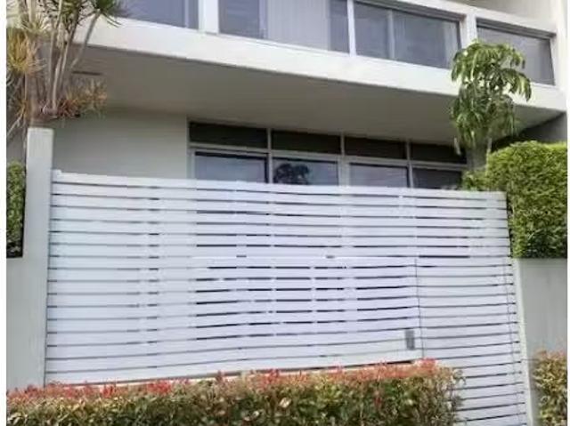 Cheap 12/2 12 Young Street, WOLLONGONG Townhouse for rent Lis.