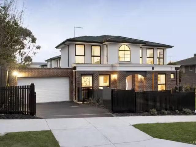 Charming 1/22 Kenny Street, Balwyn North VIC 3104 Townhouse.