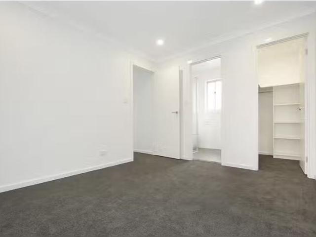 Cheap 1/234 Flagstaff Road, Lake Heights Townhouse for rent L.