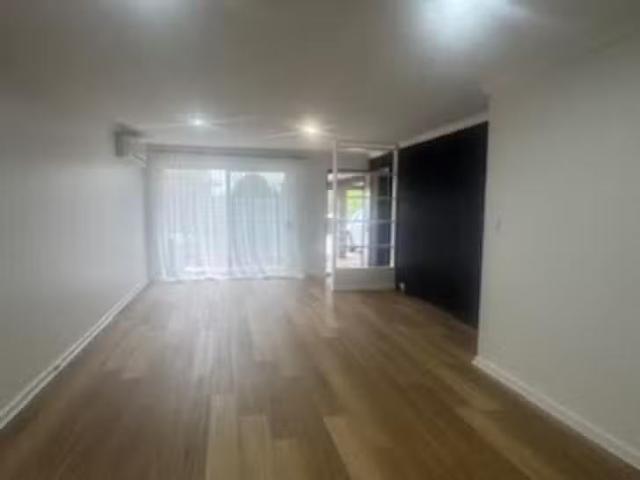 Nice 1/24 Broomhall Way, Noranda, WA 6062