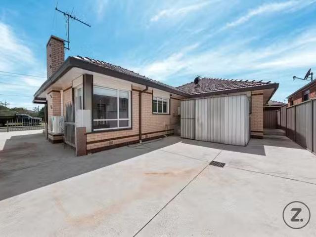 Unique 1/25 Lachlan Road, Sunshine West VIC 3020