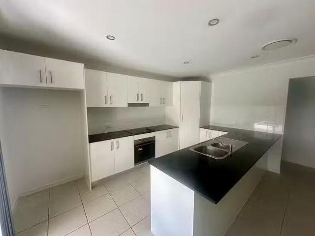 Charming 12 Moreton Drive, Rural View, QLD 4740