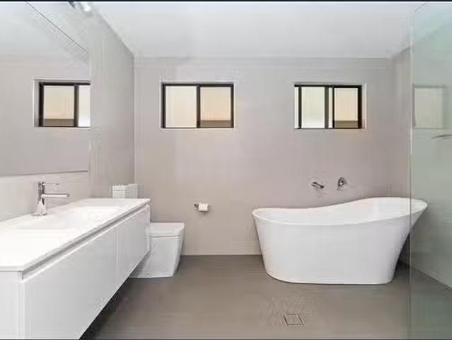 Cozy 12 Norman Avenue, Sunshine, NSW 2264