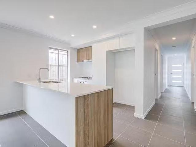 Deal! 12 Austin Way, Park Ridge, QLD 4125