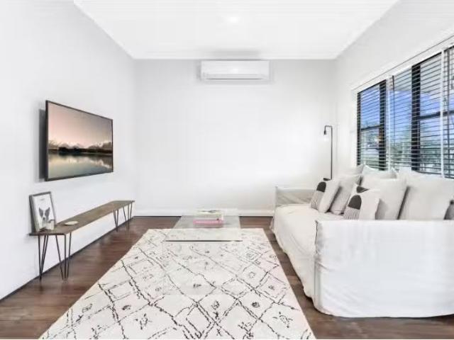 Charming 12 Annie Street, Corrimal House for rent Listed by Y.