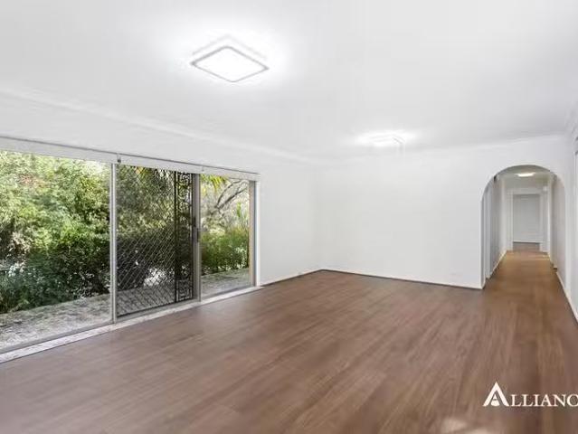 Rental! 12 Burbank Avenue, East Hills, NSW 2213