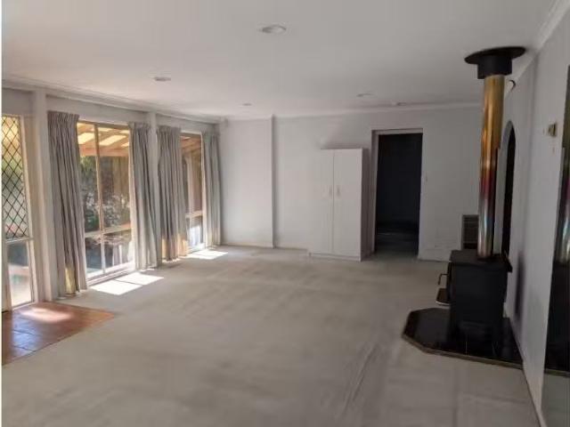 For Rent! 12 Barada Crescent, Aranda House for rent Listed by.