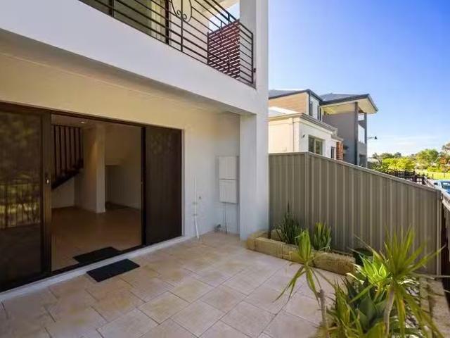 For Rent! 12 Grande Crescent, Success, WA 6164