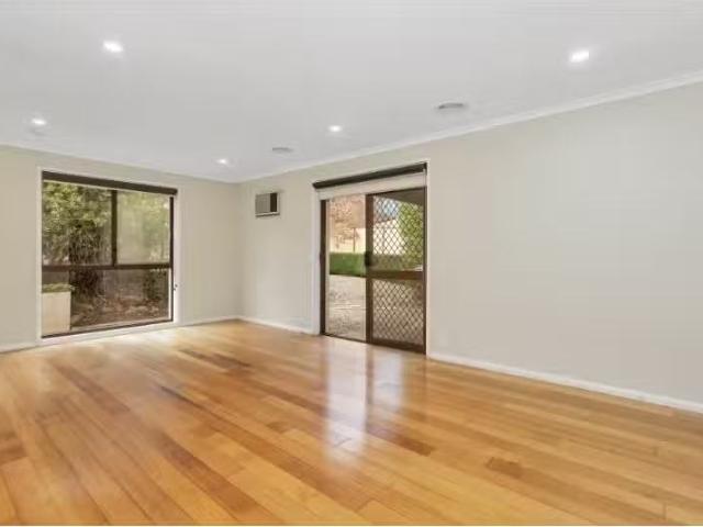 Cheap 12 Jenks Place, Evatt House for rent Listed by Sophie R.