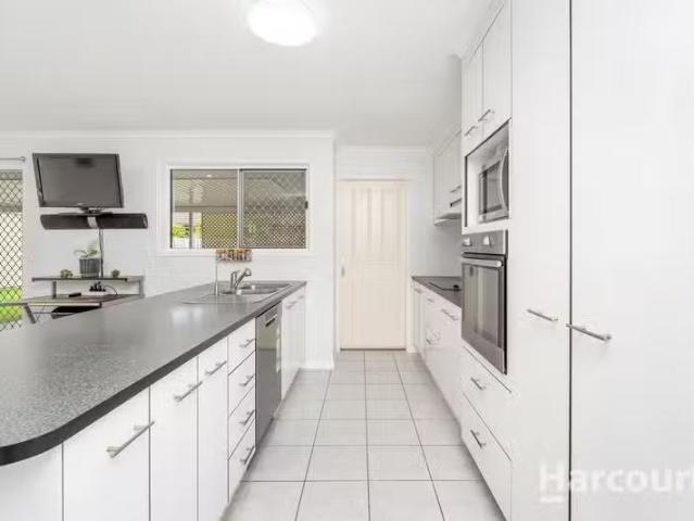 Charming 12 Lambour Court, POINT VERNON, QLD 4655 House for.