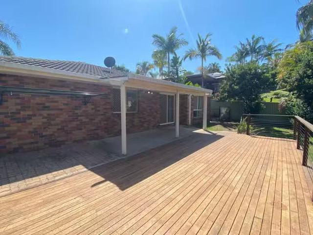 Charming 12 Pinehill Drive, OXENFORD, QLD 4210 House for Rent