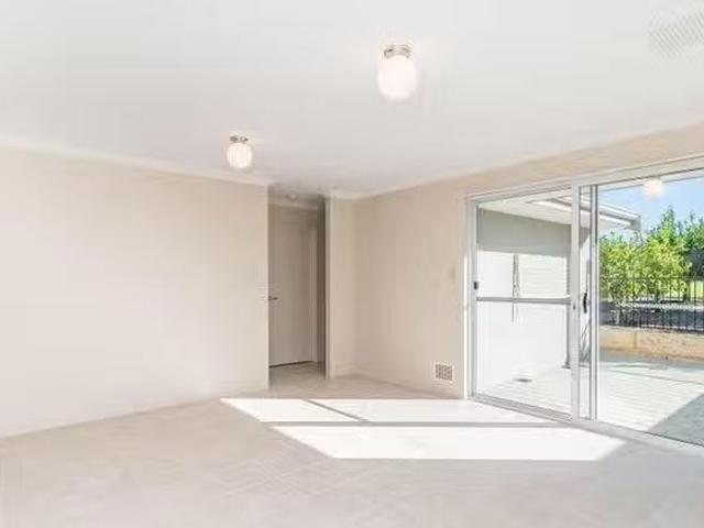 For Rent! 1/2 Positano Crescent, Yangebup, WA 6164
