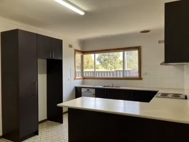 Cozy 12 Prismall Street, Altona North House for rent Listed b.
