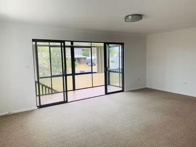 Deal! 12 Rodley Street, Bonny Hills House for rent Listed by.