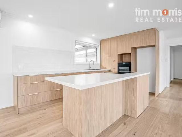 Charming 12 Taeping Street, Hallett Cove, SA 5158