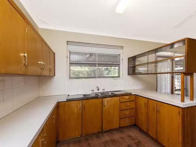 Deal! 12 Western Place, High Wycombe, WA 6057