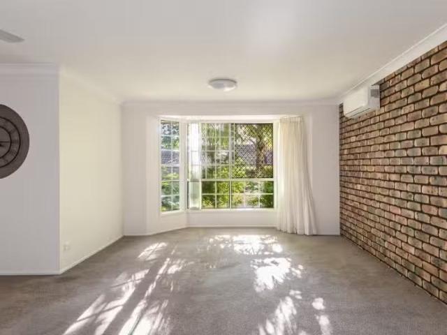 Charming 12a Somerset Square, GOONELLABAH House for rent List.