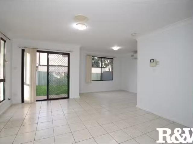 For Rent! 1/33 37 Blenheim Avenue, ROOTY HILL Townhouse for re.