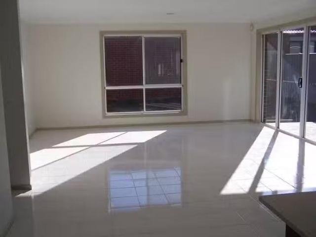 Deal! 130 Dalray Crescent, Kurunjang, VIC 3337
