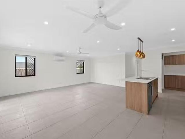 Deal! 132 Grampians Circuit, Yarrabilba, QLD 4207