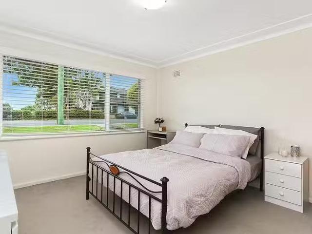Deal! 134 Binalong Road, Toongabbie, NSW 2146
