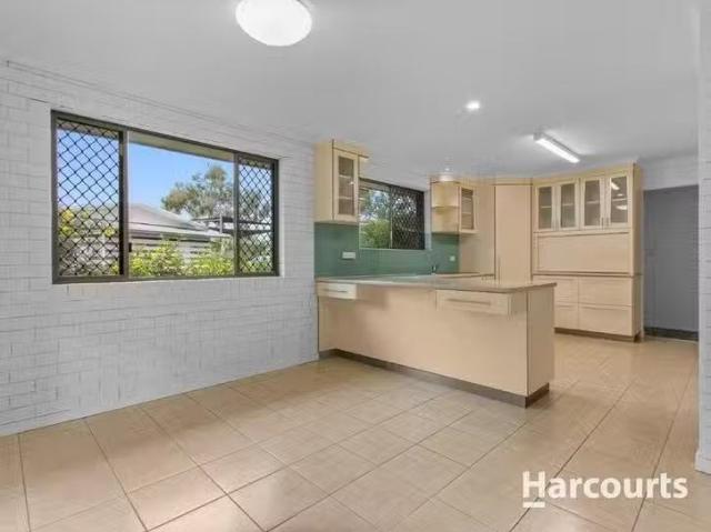 Deal! 136 Truro Street, Torquay, QLD 4655