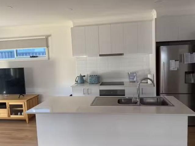 Just in! 138B Vines Road, Hamlyn Heights, VIC 3215 Townhouse.