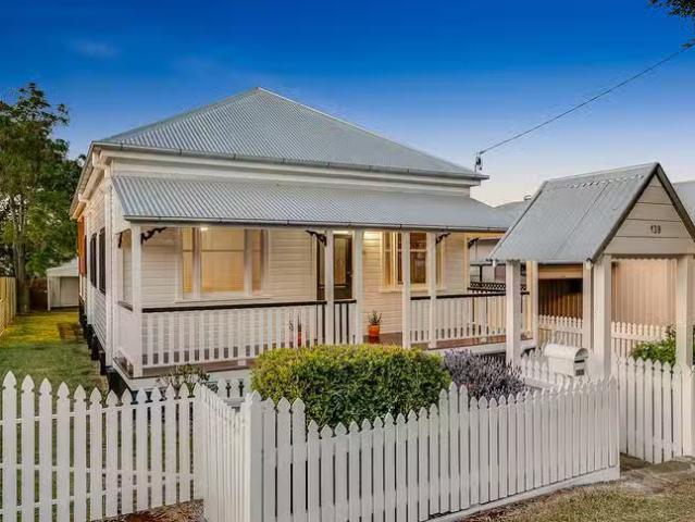 Charming 139 Long Street, South Toowoomba, QLD 4350