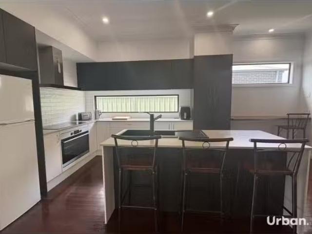 Deal! 13 North Street, Greta House for rent Listed by Bronlyn.