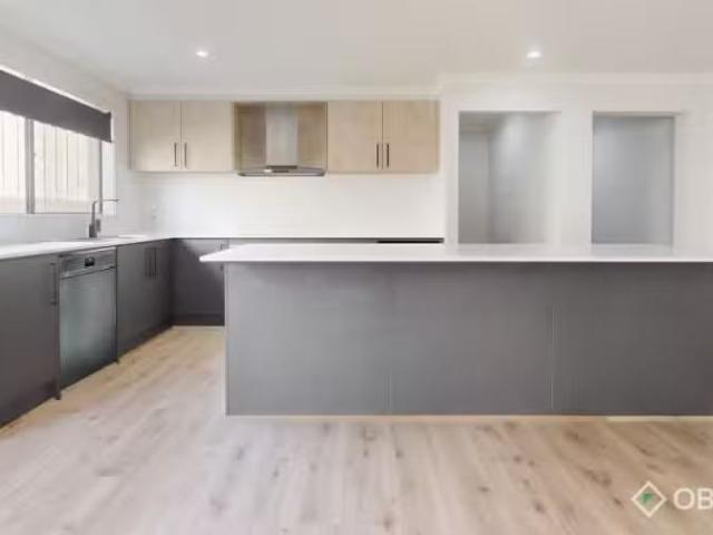 Charming 13 Clegg Street, Cranbourne House for rent Listed by.