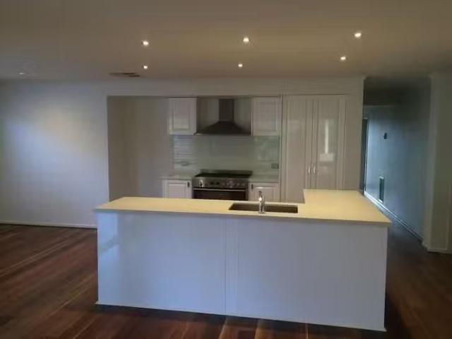 Nice 13 Hascombe Drive, Caroline Springs, VIC 3023