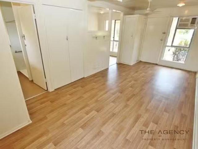 Nice 1/3 Hardy Avenue, Park Avenue, QLD 4701