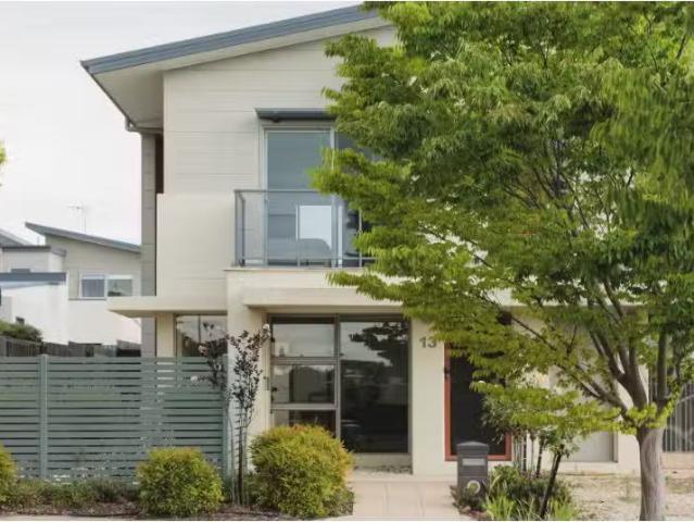 Unique 13 Peg Minty Crescent, Weston Townhouse for rent Liste.