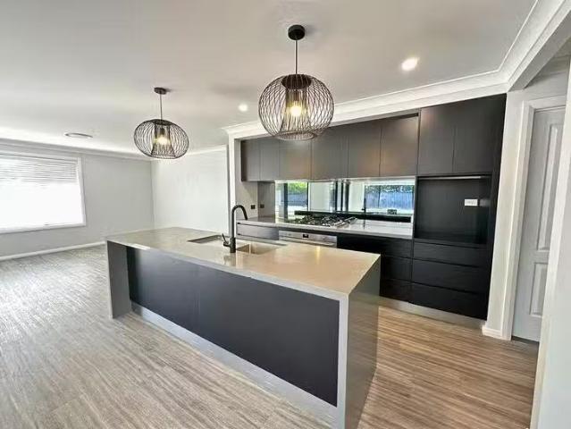 For Rent! 13 Streatfeild Close, Blayney, NSW 2799