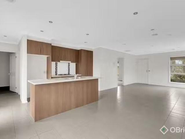 Cozy 13B Lorena Close, Hoppers Crossing, VIC 3029