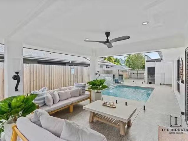 Unique 1 Como Close, Kewarra Beach, QLD 4879
