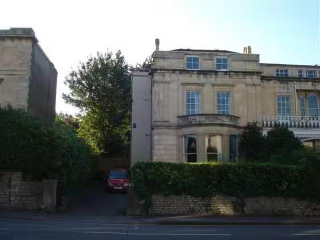 Rental! 1 BA 3 bedroom apartment for rent in Top Floor Flat, C.
