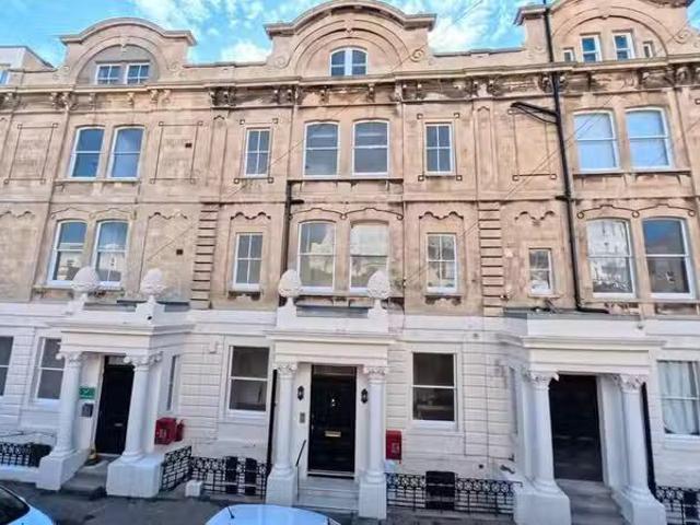Cozy 1 BA 3 bedroom apartment for rent in Claremont Crescent.