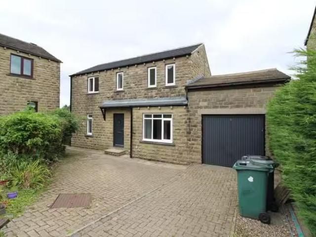 New 1 BA 3 bedroom detached house for rent in Emmott Farm Fold.