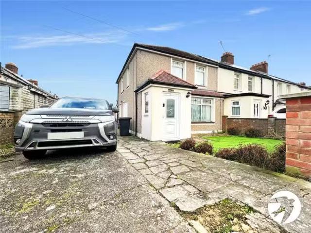 New 1 BA 3 bedroom end of terrace house for rent in Cedar Road.