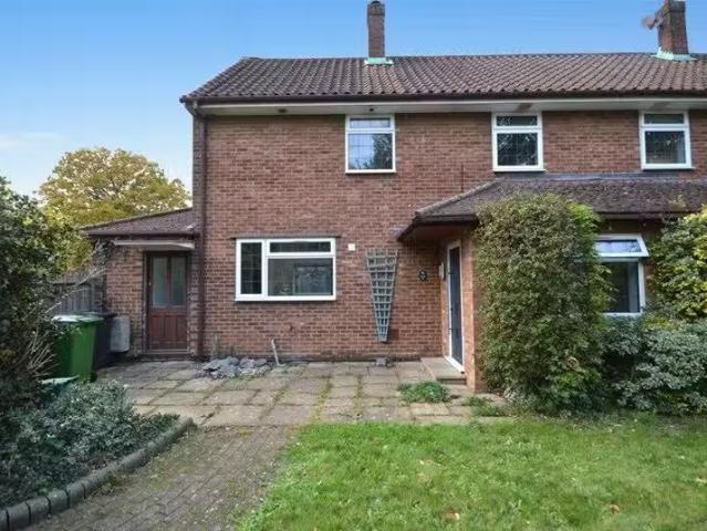 Just in! 1 BA 3 bedroom house for rent in Hill End Lane, St Al.