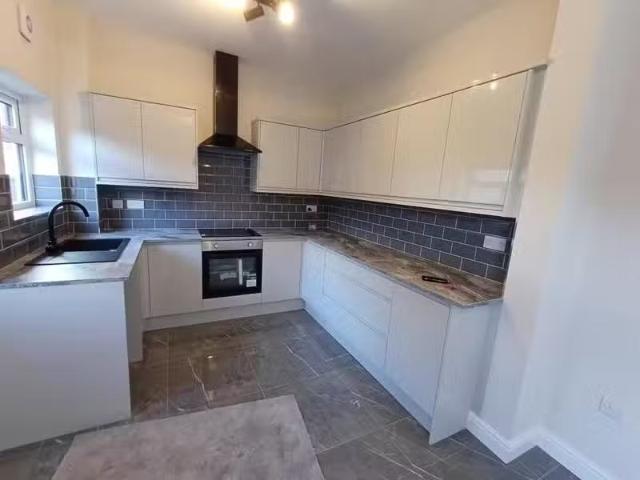 Cheap 1 BA 3 bedroom house for rent in Upper Haigh Street, Win.