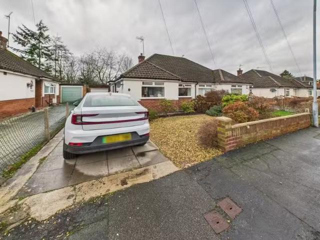 For Rent! 1 BA 3 bedroom semi detached bungalow for rent in Su.