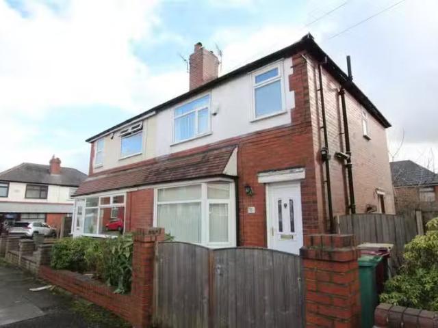 Cheap 1 BA 3 bedroom semi detached house for rent in Ainslie R.