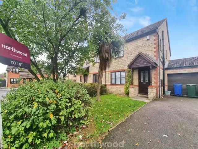 Deal! 1 BA 3 bedroom semi detached house for rent in Applehaig.