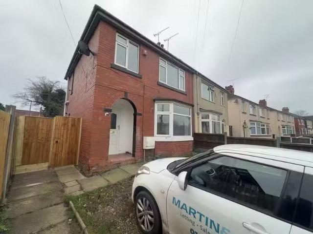 Nice 1 BA 3 bedroom semi detached house for rent in Badger Ave.