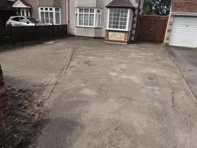 Nice 1 BA 3 bedroom semi detached house for rent in Bennetts R.