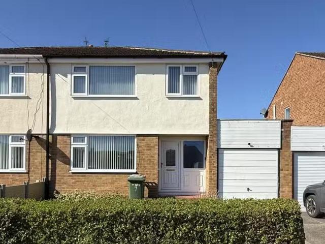 Nice 1 BA 3 bedroom semi detached house for rent in Dorset Dri.